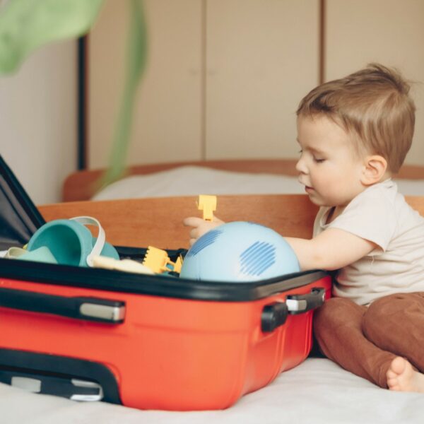 ¡Primer viaje con el bebé!: te contamos trucos para hacer la maleta