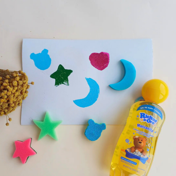 Manualidad fácil para niños y niñas: crea sellos de esponja en casa y fomenta su creatividad