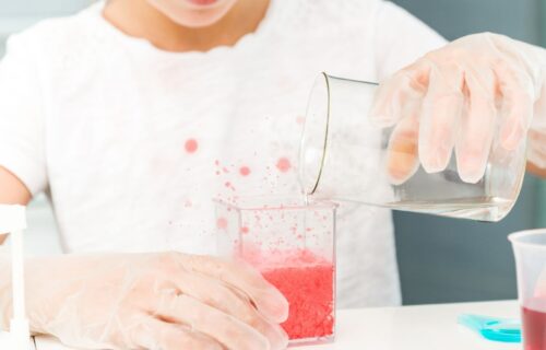 3 experimentos caseros y fáciles para hacer con peques en familia